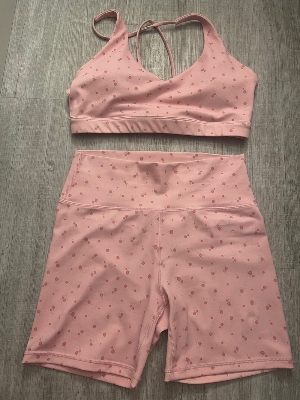 High-Waist Pink Floral Bike Shorts w. Matching Bra